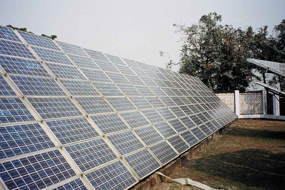 The Queensland government is trialling solar batteries to boost the state’s energy future and train a new generation of electricians.