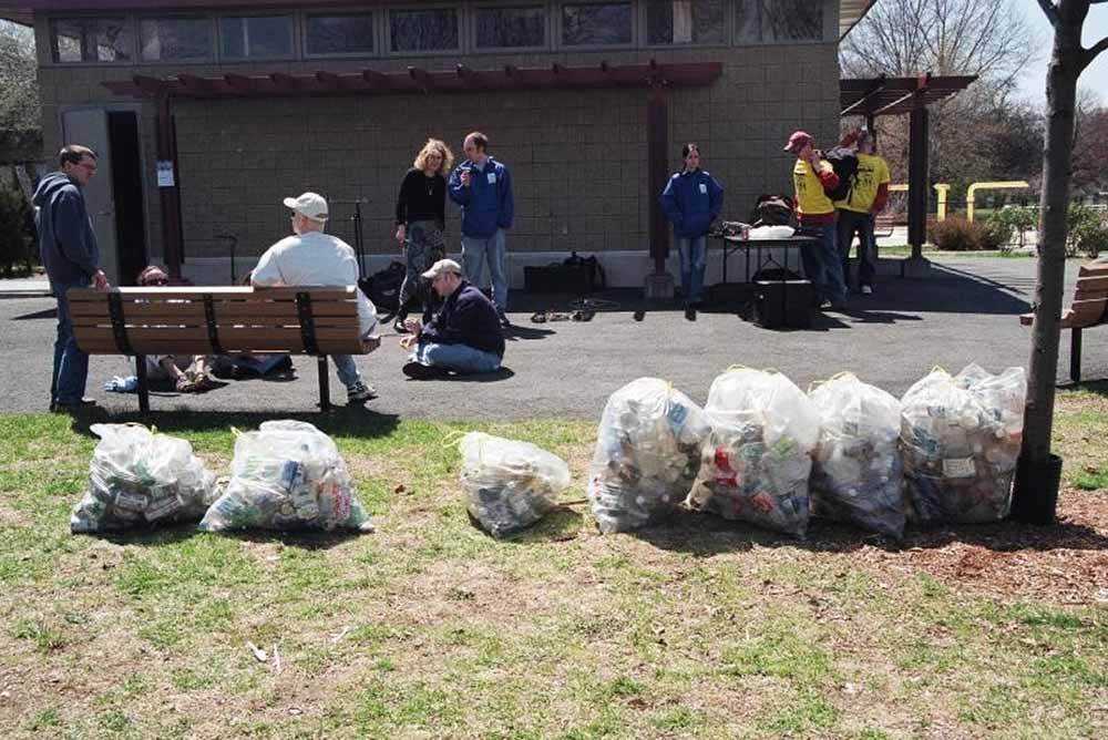 NSW councils have welcomed a new container deposit scheme from the Baird government, which will have economic benefits for councils and recycling depots.