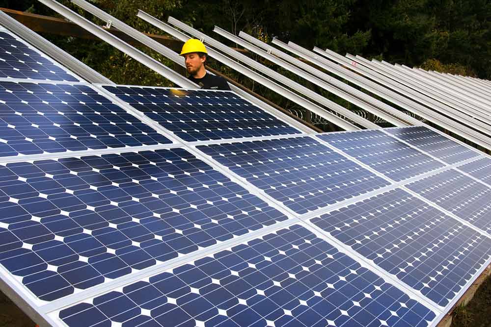A new $100 million 42MW solar farm in western New South Wales will be built by American company First Solar and deliver energy to 14,000 homes.