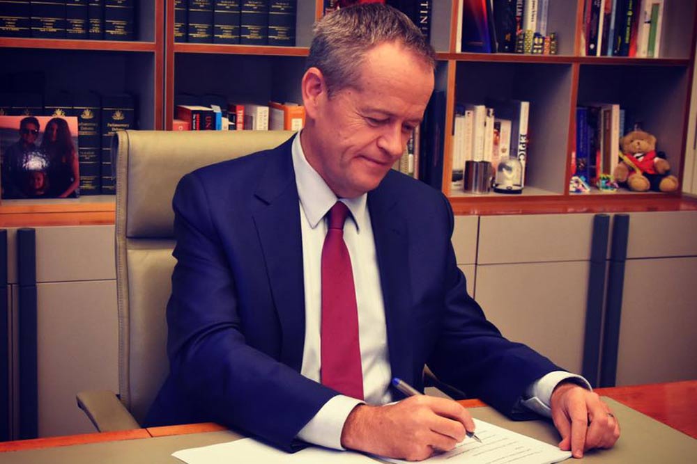 Bill Shorten has promised a potential Labor government would help fund a new railway from the Western Sydney Airport to be opened from day one.