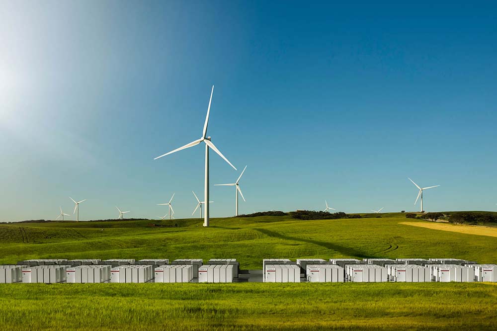 US energy company Tesla will install the world's biggest and most powerful battery at a South Australian wind farm to boost energy efficiency.
